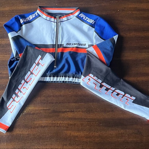 UNRELEASED SAMPLE zip crop - Picture 2 of 4